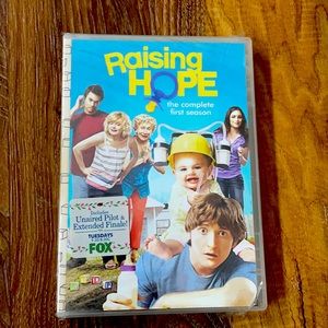 Brand new season 1 of Raising Hope 3 Dvds 22 Hilarious episodes